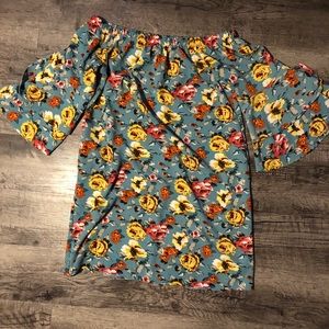 Off the Shoulder Top Size Small